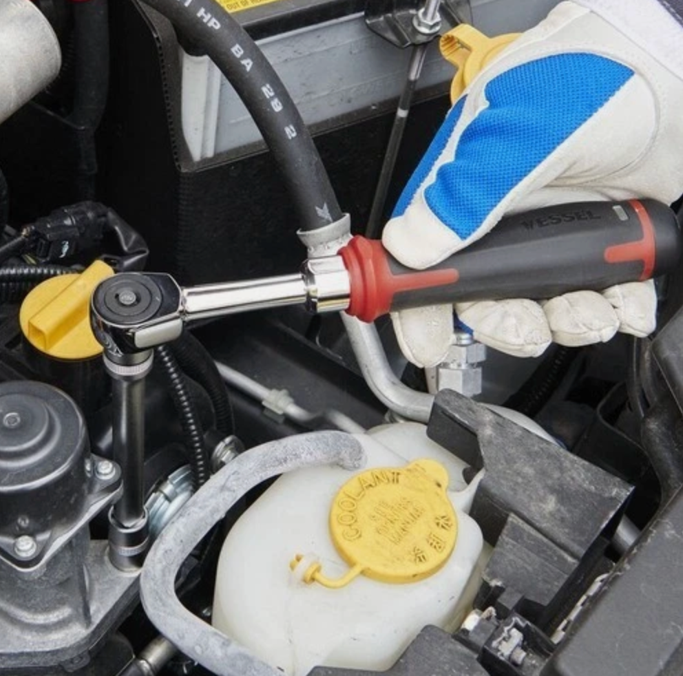 VESSEL 400ER3-1M Cordless Electric Slim Ratchet Wrench Set 31 Socket Bits